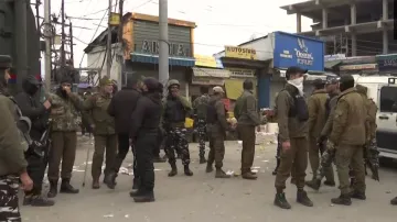 <p>terrorists hurl grenade at security forces</p>- India TV Hindi