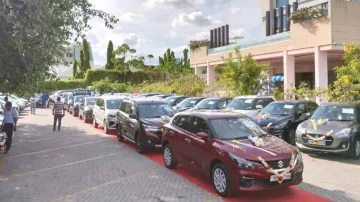 <p>IT firm gifts 100 cars to employees</p>- India TV Hindi