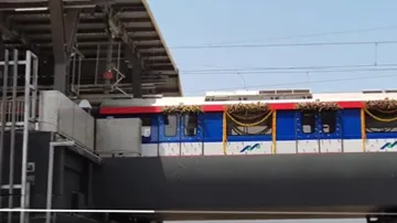 The gift of two line metro to Mumbai- India TV Hindi