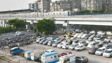<p>Car Parking</p>- India TV Paisa
