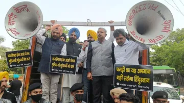 BJP protest at Kejriwal's residence against Bagga's arrest- India TV Hindi