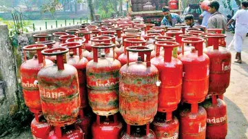 3 free gas Cylinder to be provided by the Uttarakhand government in a year- India TV Hindi