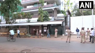 मुंबई में राज ठाकरे के आवास के बाहर बढ़ाई गई सुरक्षा- India TV Hindi