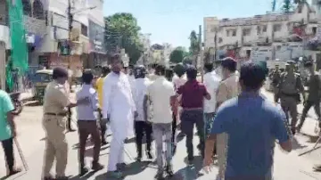 A clash occurred between BJP and Congress workers in Agartala, Tripura- India TV Hindi
