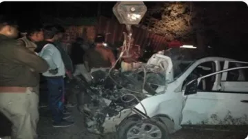 बरेली में ट्रक ने कार को मारी टक्कर- India TV Hindi