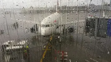 Multiple flights affected due to heavy rains in Delhi-NCR- India TV Hindi