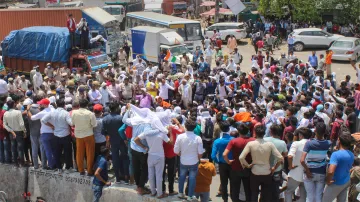 <p>Gurugram: Block traffic at Bilaspur Chowk area to...- India TV Hindi