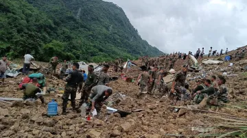 Massive landslide triggered by incessant rains in Noney, Manipur- India TV Hindi
