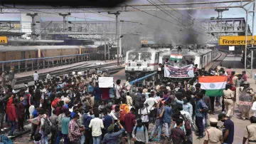 <p>Protesters doing protest at Secunderabad Railway...- India TV Hindi