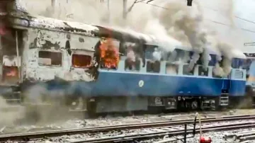 Burnt train coach- India TV Hindi
