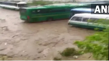 Heavy Rainfall in Manali- India TV Hindi