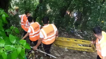 Rescue team doing rescue work after the accident- India TV Hindi