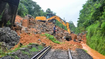 Landslide- India TV Hindi