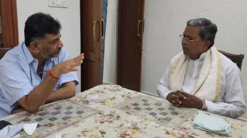 DK Shivakumar and Siddaramaiah- India TV Hindi