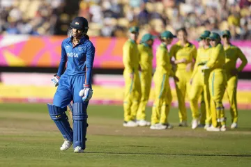 Smriti Mandhana walking off the field against Australia- India TV Hindi