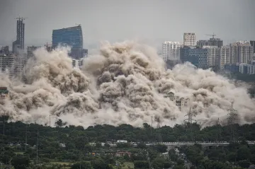 Twin Towers Demolition- India TV Paisa