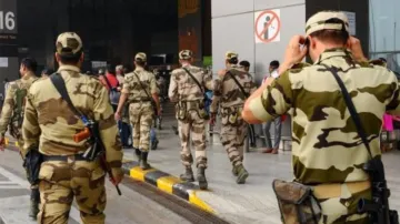 CISF Jawan shoots two senior personnel in Kolkata- India TV Hindi