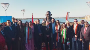 External Affairs Minister S Jaishankar unveils statue of 'Mahatma Gandhi' in Paraguay- India TV Hindi