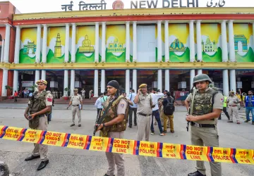 सुरक्षा के मद्देनजर तैनात दिल्ली पुलिस- India TV Hindi