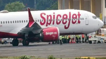 SpiceJet's pilot license suspended for six months- India TV Hindi