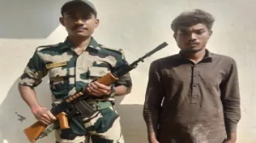 BSF caught a Pakistani infiltrator- India TV Hindi