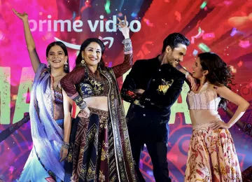 माधुरी दीक्षित 'मजा मा' में गुजराती होममेकर के रोल में आएंगी नजर - India TV Hindi