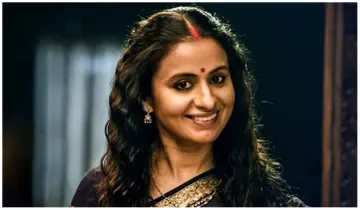 रसिका दुग्गल ने लखनऊ में शुरू की 'मिर्जापुर' सीजन 3 की शूटिंग - India TV Hindi