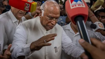 Mallikarjun Kharge leaves after filing his nomination papers for Congress party president at the par- India TV Hindi