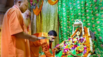 UP CM Yogi Adityanath offers prayers to Lord Ram during his visit to Ayodhya- India TV Hindi