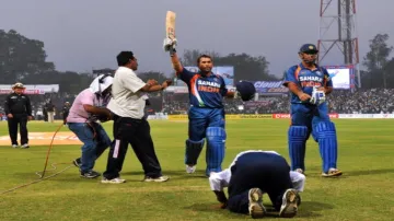 Sachin Tendulkar walking off the field after hitting first...- India TV Hindi