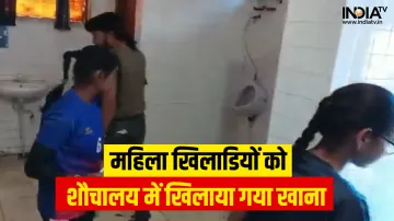 Food served to players in toilets in Saharanpur- India TV Hindi