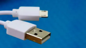 Can the bank account be empty with the USB cable? - India TV Paisa