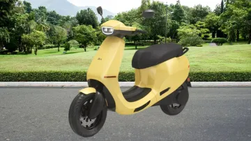 The battery of this scooter is removable- India TV Paisa