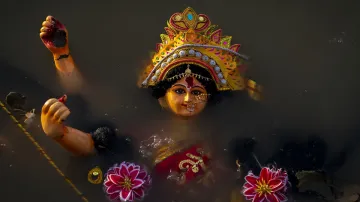 Bilaspur Stone Pelting, Bilaspur Durga idol immersion Stone Pelting, Bilaspur News- India TV Hindi