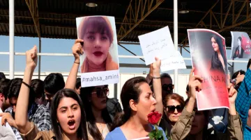 Protest against Hijab in Iran- India TV Hindi