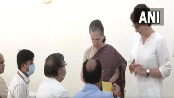 Congress President Sonia Gandhi and Party General Secretary Priyanka Gandhi Vadra- India TV Hindi