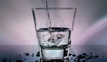 सर्दियों में कब और कितना पीना चाहिए पानी?- India TV Hindi