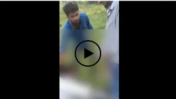 उत्तर प्रदेश के गोंडा जिले में एक युवक के साथ मारपीट किया गया- India TV Hindi