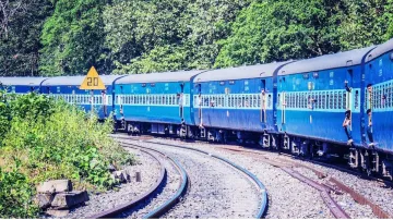 ट्रेन दो दिनों के लिए कैंसिल रहेगी- India TV Hindi
