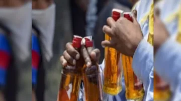 गुजरात में जहरीली शराब पीने से दो लोगों की मौत(प्रतीकात्मक फोटो)- India TV Hindi