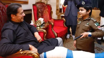 Imran Khan News, Imran Khan Qamar Jawed Bajwa, Imran Khan President Alvi- India TV Hindi