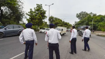 ट्रैफिक पुलिस- India TV Hindi
