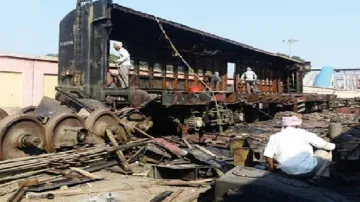 रेलवे ने कबाड़ से कमाए करोड़ों रुपए- India TV Hindi