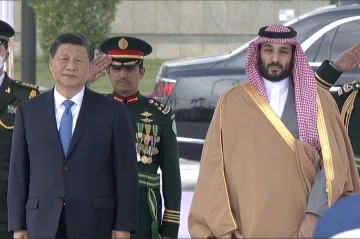 चीनी राष्ट्रपति शी जिनपिंग सऊदी अरब के प्रिंस क्राउन के साथ - India TV Hindi