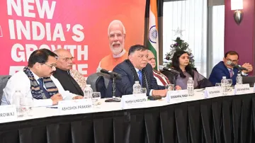 बैठक में यूपी विधानसभा अध्यक्ष सतीश महाना- India TV Hindi