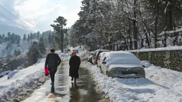 जम्मू-कश्मीर में कड़ाके की ठंड- India TV Hindi
