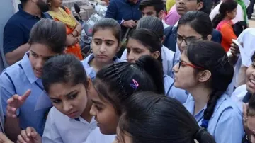 CBSE ने कक्षा 12वीं की डेटशीट में किया बड़ा बदलाव- India TV Hindi