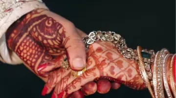 शादी में चोरी- India TV Hindi