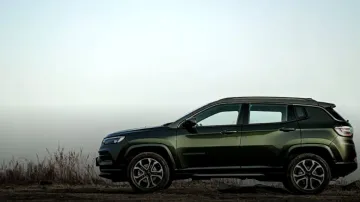 Jeep Compass को मिला परमानेंट ब्रेक! - India TV Paisa