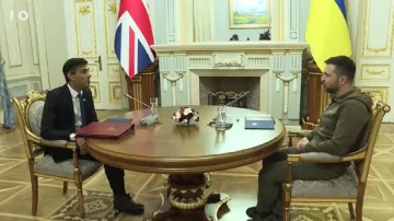 ब्रिटेन के पीएम ऋषि सुनक और यूक्रेन के राष्ट्रपति ज़ेलेंस्की की फोन पर हुई बात- India TV Hindi